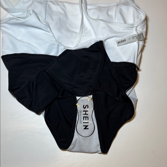 SHEIN Woman’s One-Piece Black and White Swimsuit Size XL - Picture 5 of 6